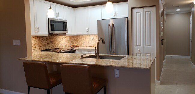 Kitchen - 1931 NE 2nd St Unit 403