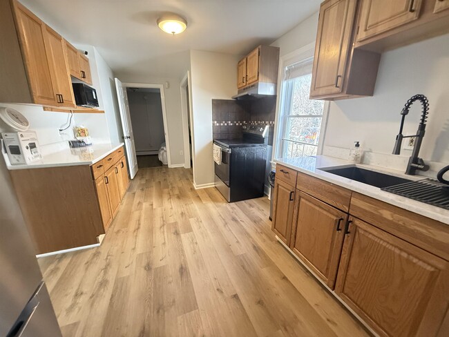 Building Photo - 57 Forest St