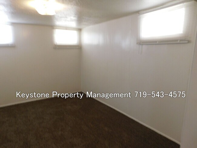 Photo - Move-In Special! $400 Off! -  Eastside Efficiency Apt in Triplex  $800/$800 Unit 1115 1/2