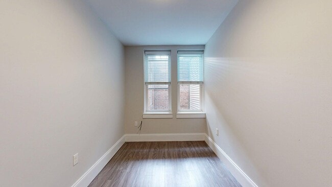 Photo - 133 Paris St
