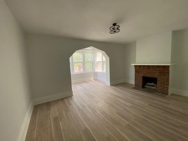 Building Photo - 5920 McPherson Ave Unit 1st Floor