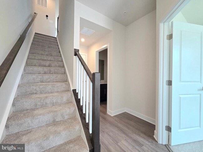 Photo - 2644 Naylor Rd SE