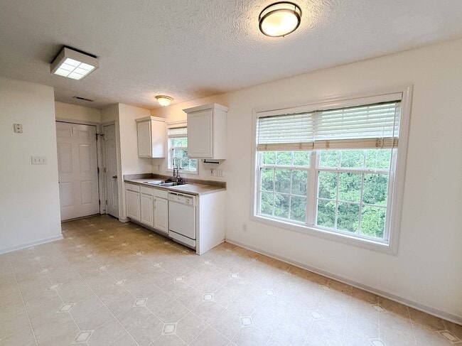 Photo - 7704 Redwood Ave