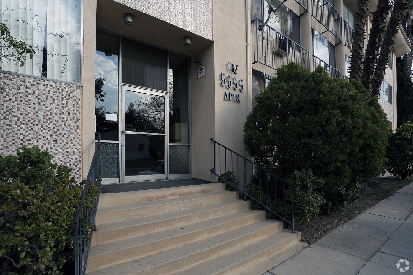 5555 W 8th St - 5555 W 8th St