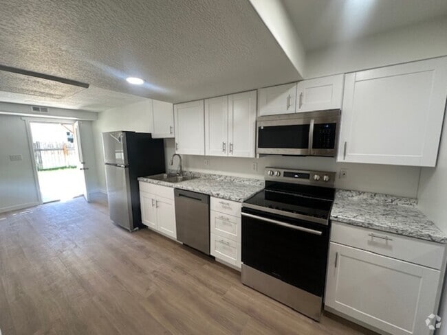 Building Photo - 936 Nichols Ave Rental