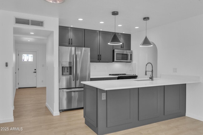 Building Photo - 931 S Toltec Rental