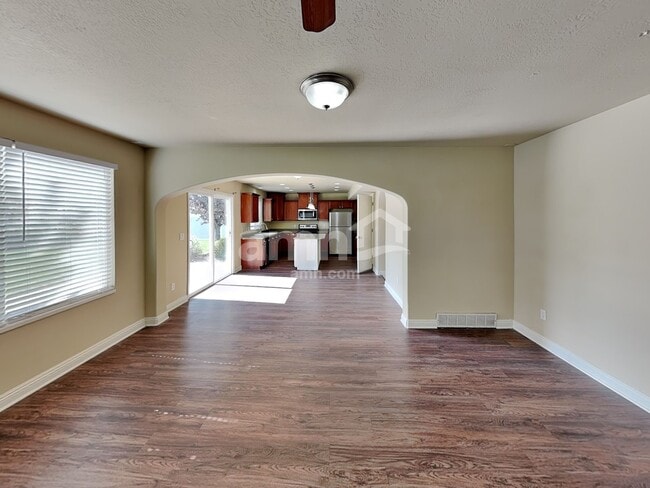 Photo - 865 Southhampton Dr