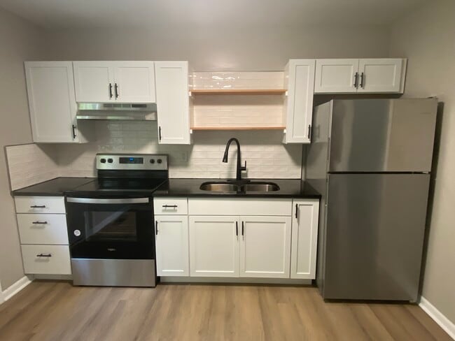 Cocina con electrodomésticos totalmente nuevos. - 2932 W 11th St