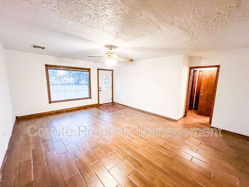 Photo - 501 N Main St