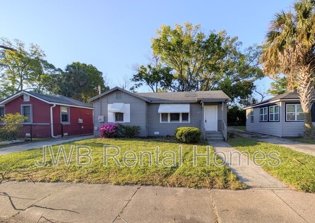 Photo - 1530 W 10th St