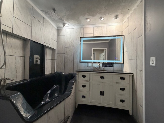 Photo - 505 E Columbus Dr