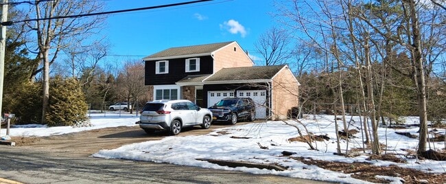 Photo - 34 Old East Neck Rd