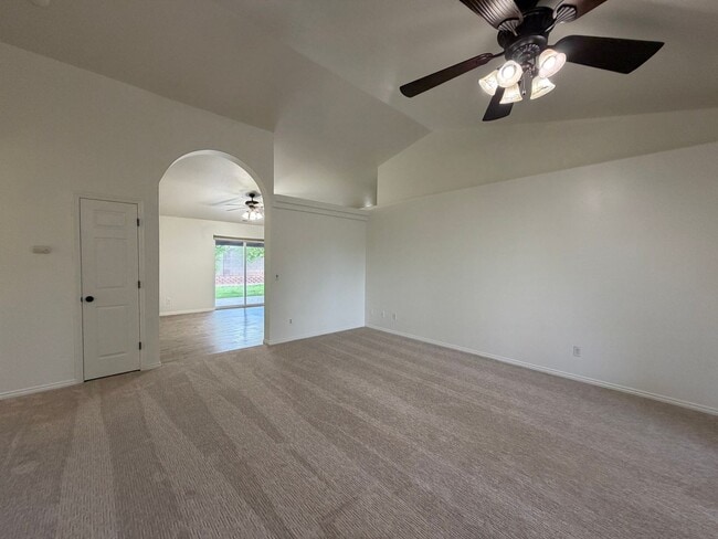 Photo - SPACIOUS HOME FOR RENT!