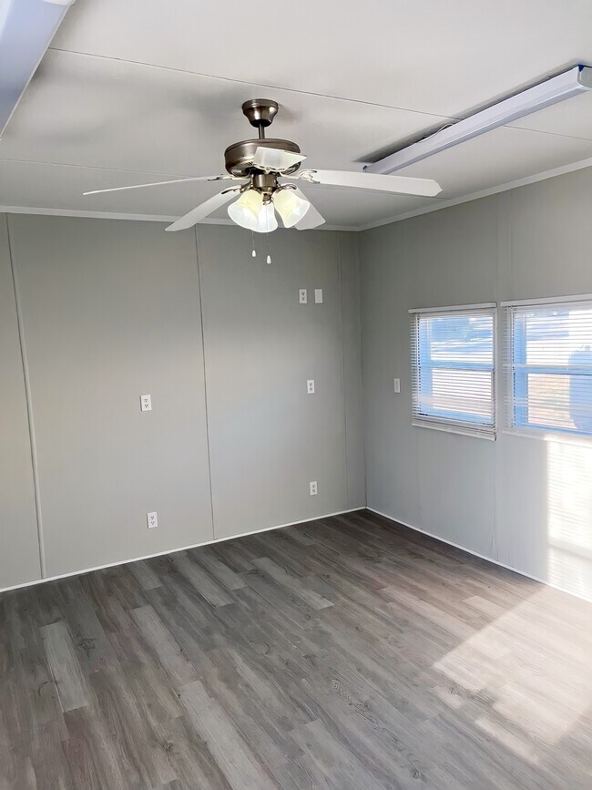 Photo - 110 N Michigan St