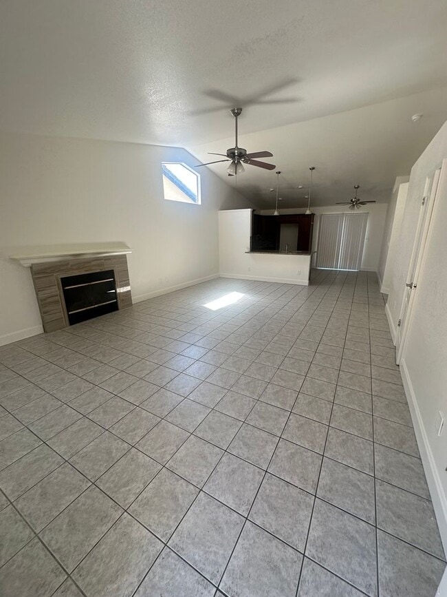 Photo - 4 Bedroom Single Family Home!