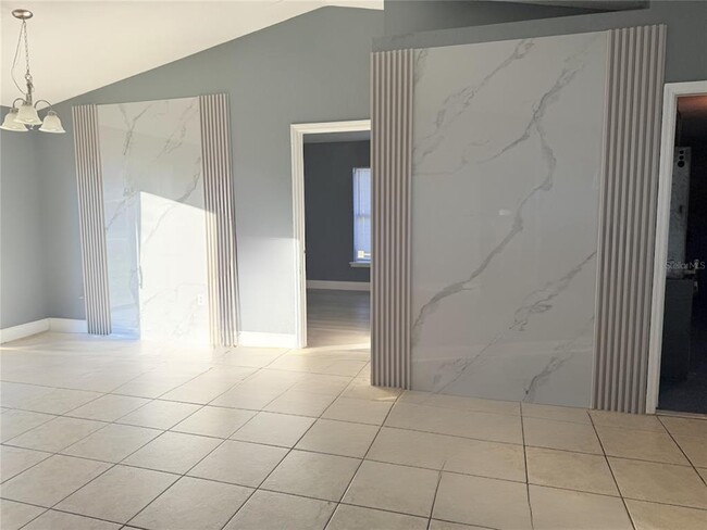 Photo - 635 Parakeet Ct