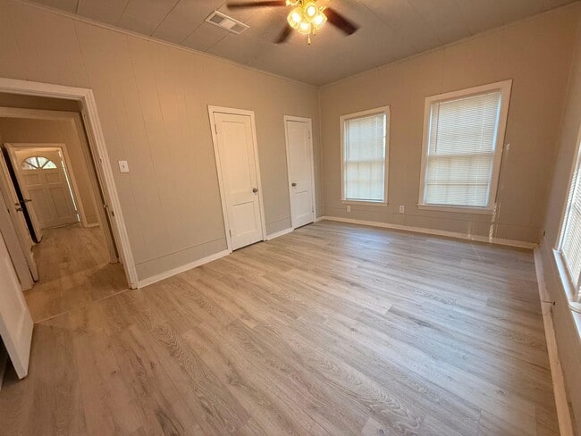 Photo - 603 College St