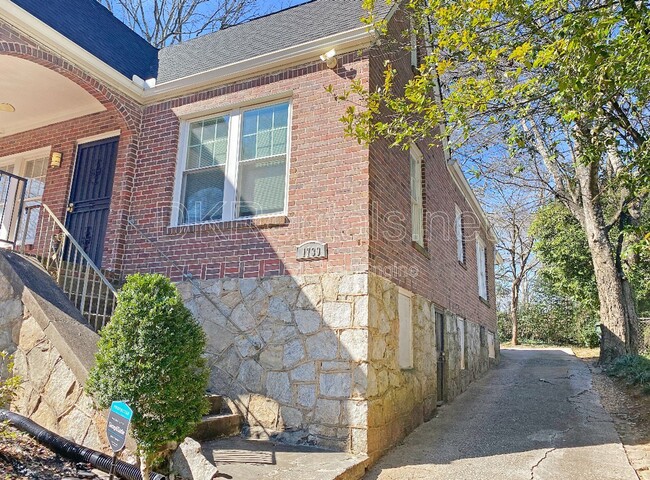 Photo - 1739 Sylvan Rd SW