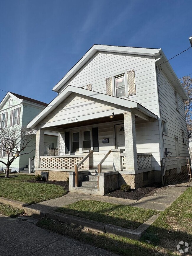 Building Photo - 2 bedroom home on Hamilton's West Side for...