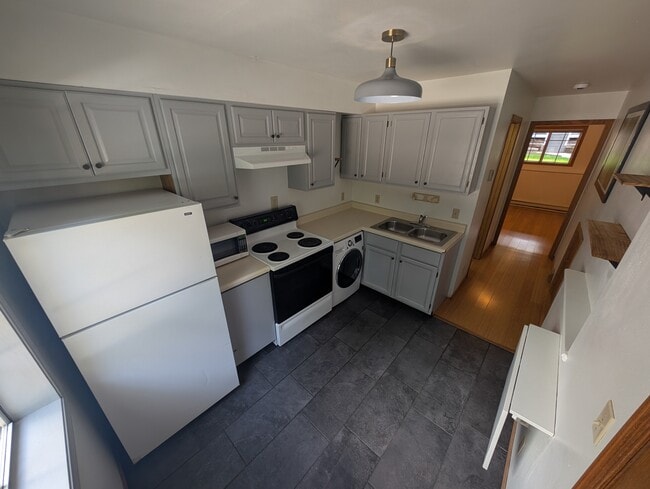 Kitchen with Washing Machine - 106 Spruce Ct Townhome
