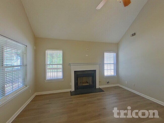 Photo - 169 Floresta Dr