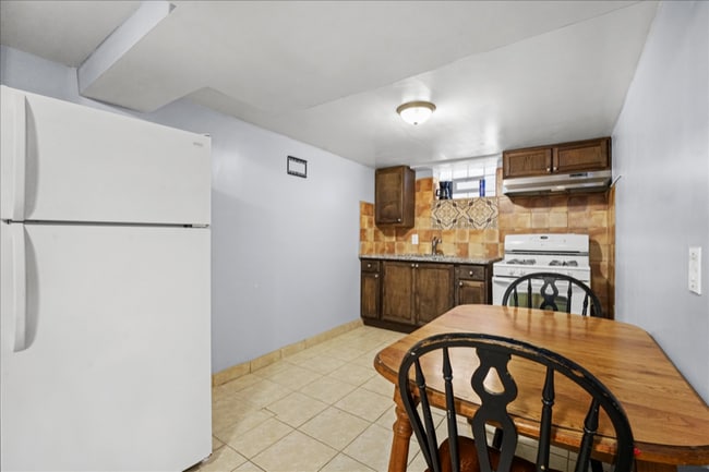 Building Photo - 7820 S Sawyer Ave Rental