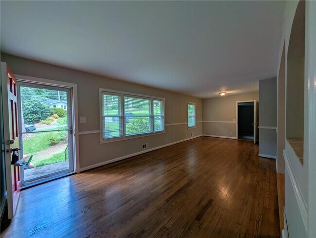Photo - 1061 Homewood Ct