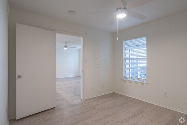 2BR, 2BA - 951SF:
