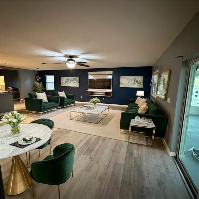 Photo - 944 Killarney Ln