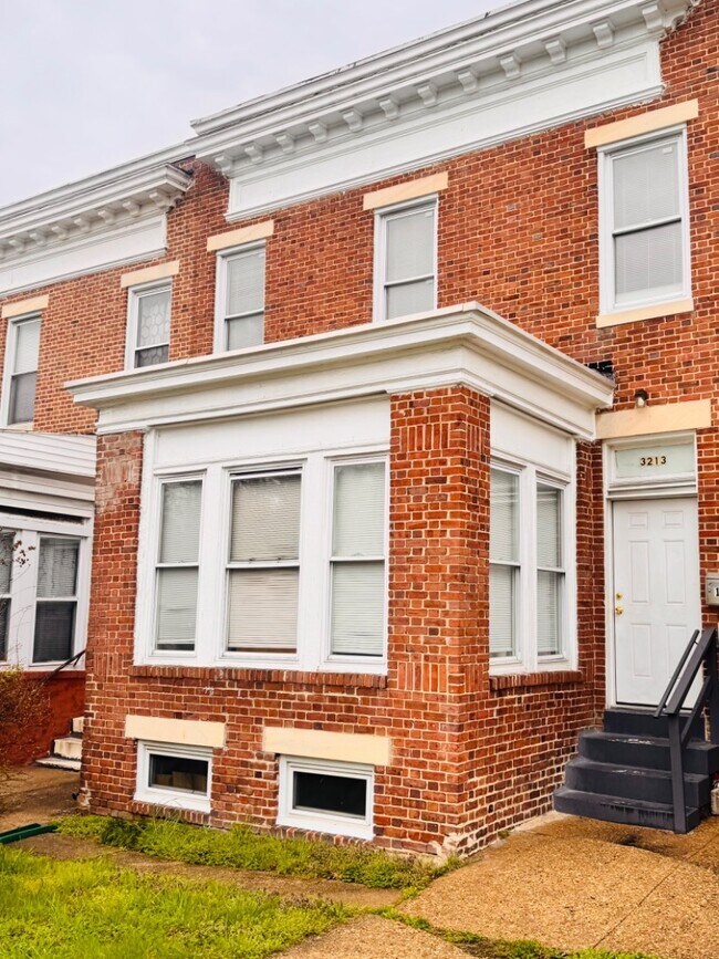 Photo - 3213 The Alameda