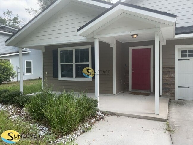 Photo - 8018 Hastings St