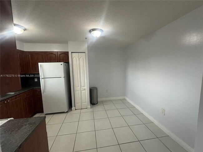 Photo - 1453 SW 3rd St Unit 305