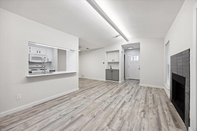 Building Photo - 3609 Leafield Dr Unit A