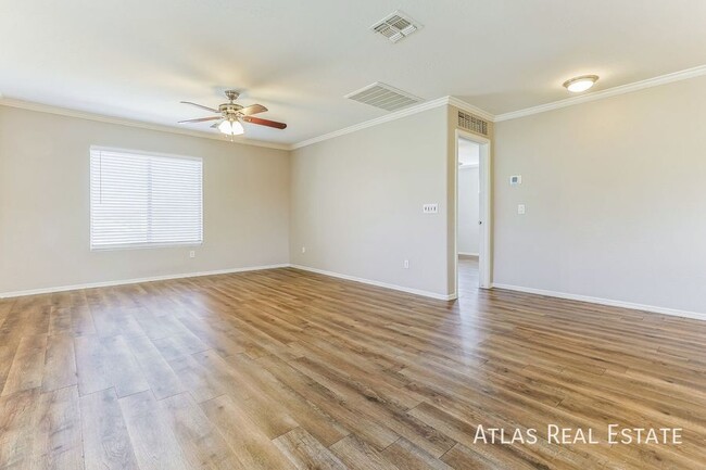 Photo - 912 E Mayfield Cir