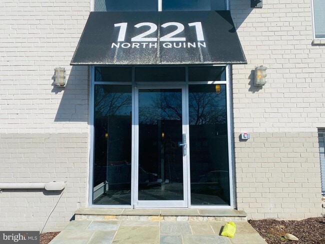 Photo - 1221 N Quinn St Unit 1