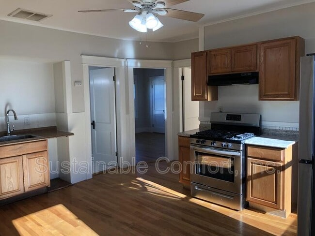 Building Photo - 26 Sterling St