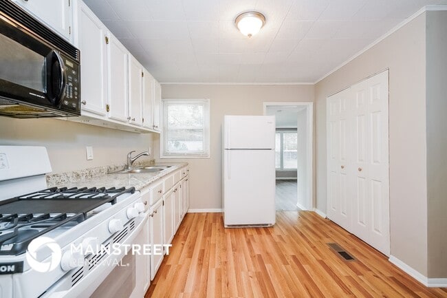 Photo - 1811 E 75th St
