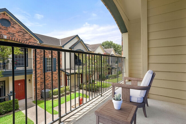 C242510_AstonCincoRanch_1B1BPartialROI_Balcony_04