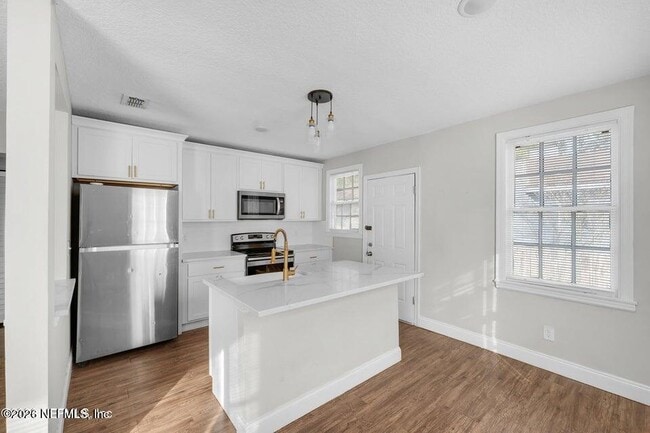 Photo - 2981 Ernest St