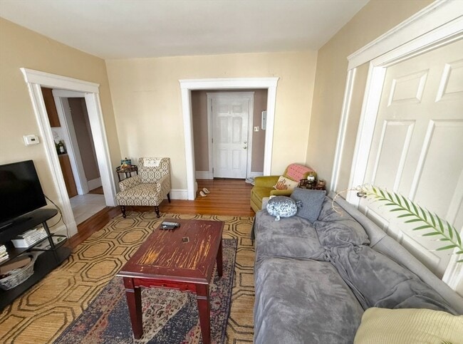 Building Photo - 49 Conwell Ave Unit 2 Rental