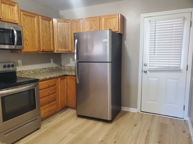 Photo - 1136 Drew St Unit A