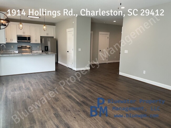 Charming Charleston Retreat: 3-Bed Oasis with Granite Touches & Gleaming Hardwood