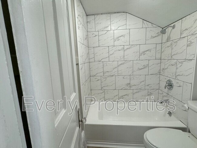 Photo - 6637 19th Ave Unit Upper