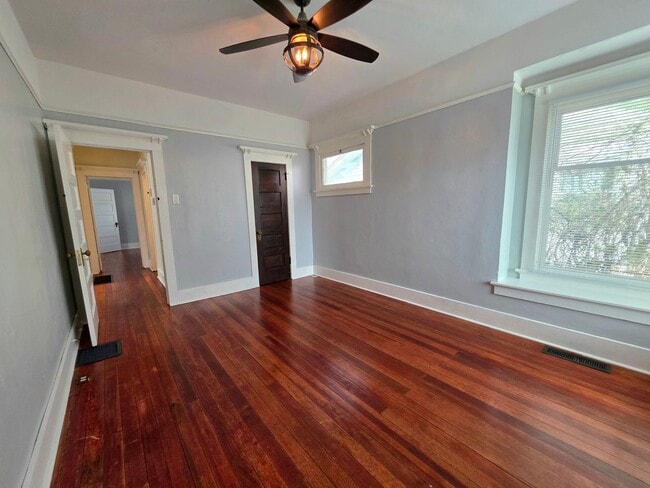 Photo - 1033 Carteret Ave