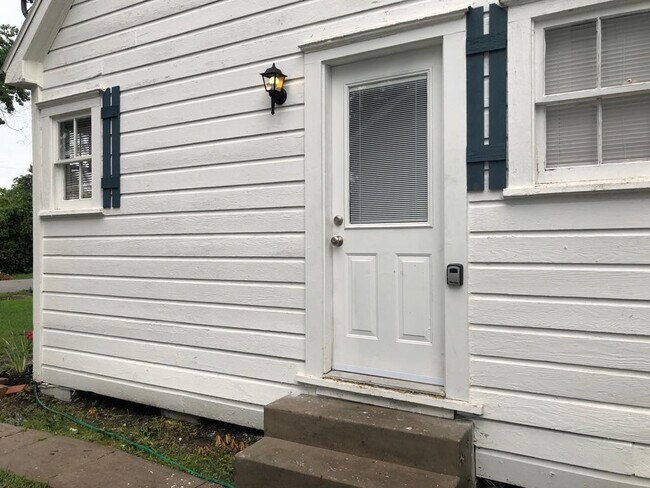 Photo - Move in Ready in Central Houston, 2 Bed/1 ...