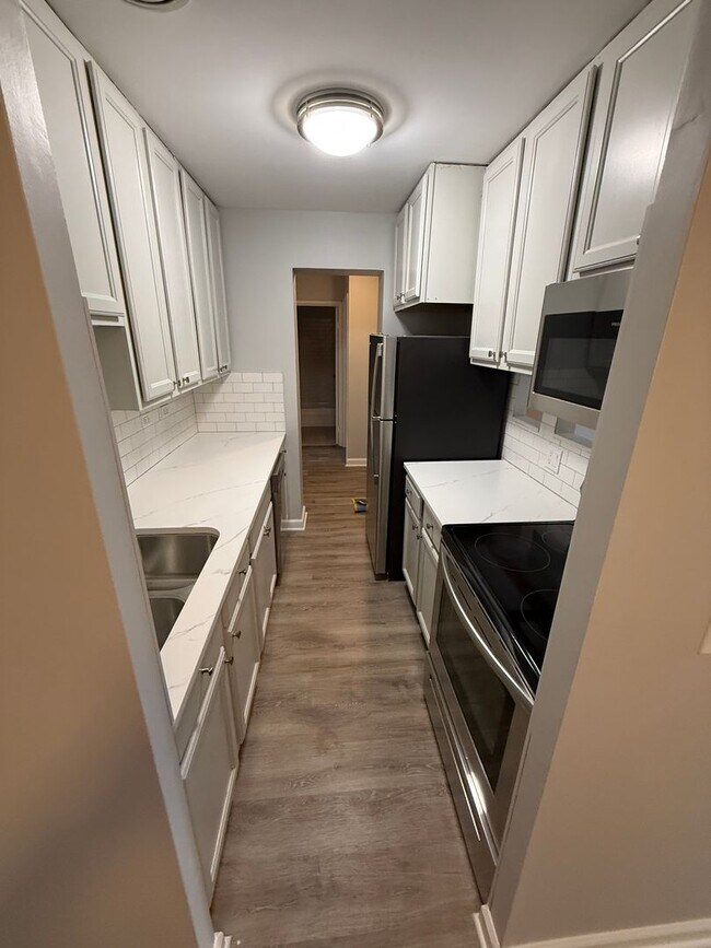 Photo - 744 W Gordon Ter