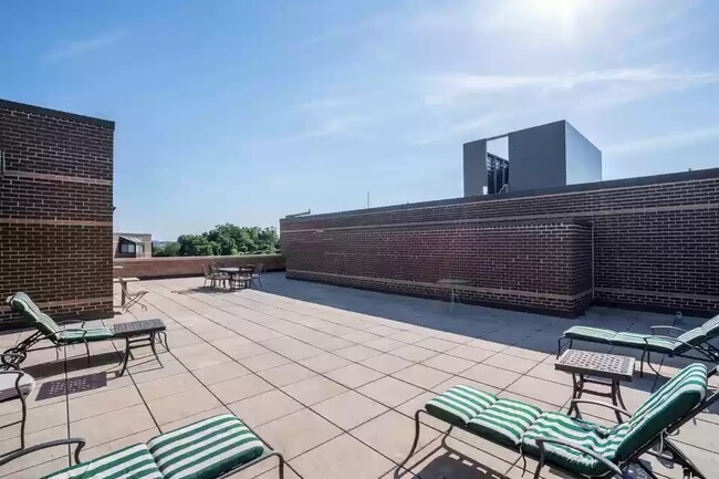 Building Photo - 2111 Wisconsin Ave NW Unit 613