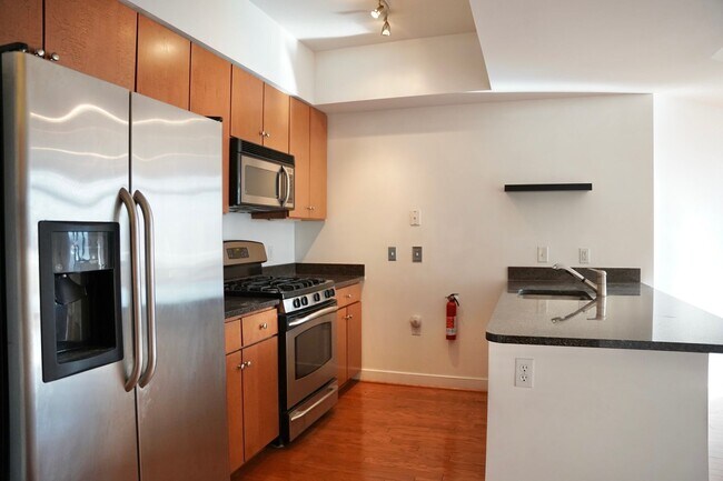 Photo - Amazing 1 BR/1 BA Corner Penthouse Condo i...