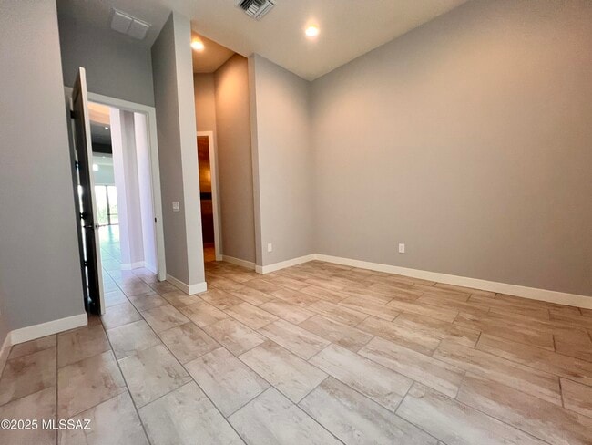 14205 N Stone View Pl
