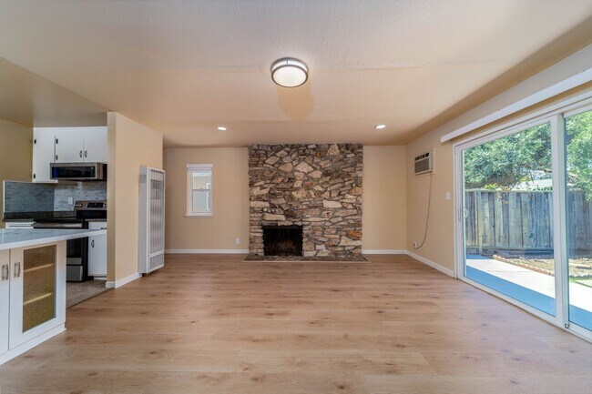 Photo - 877 Miller Ave